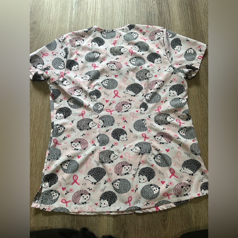 Fun scrub top - Picture 5 of 5